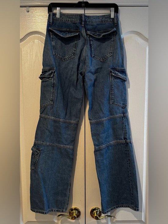 Zara Medium Wash Cargo Split Hem Jeans - Size 4 - Picture 3 of 6